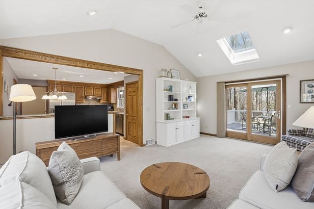 7 Beaver Dam Dr, Westford, MA 01886