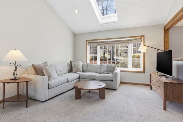 7 Beaver Dam Dr, Westford, MA 01886