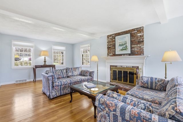 7 Beaver Dam Dr, Westford, MA 01886