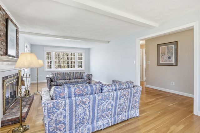 7 Beaver Dam Dr, Westford, MA 01886