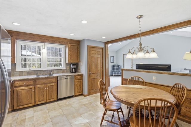 7 Beaver Dam Dr, Westford, MA 01886