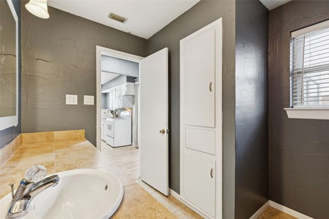 102 Woodland Drive, Highland Village, TX 75077