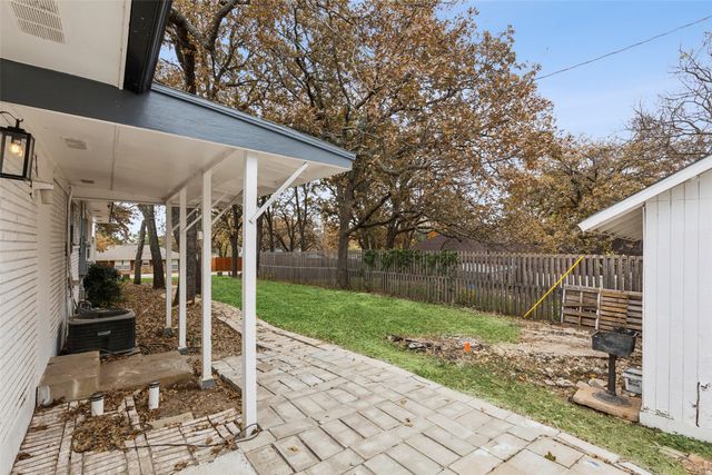 102 Woodland Drive, Highland Village, TX 75077