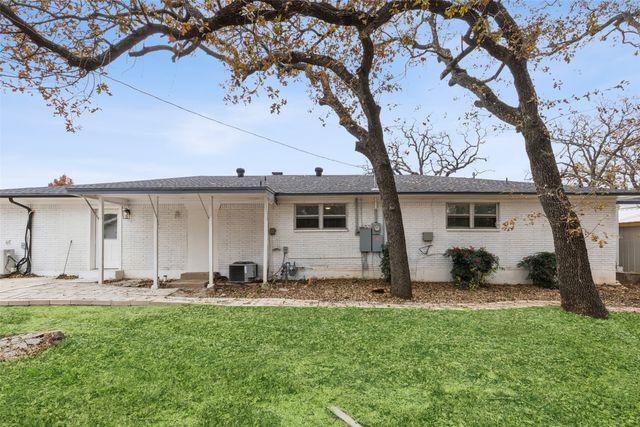 102 Woodland Drive, Highland Village, TX 75077