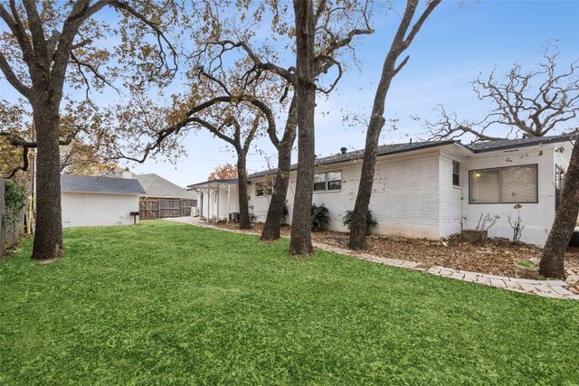 102 Woodland Drive, Highland Village, TX 75077