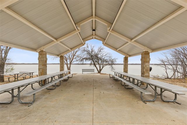 102 Woodland Drive, Highland Village, TX 75077