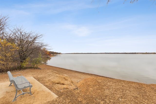 102 Woodland Drive, Highland Village, TX 75077