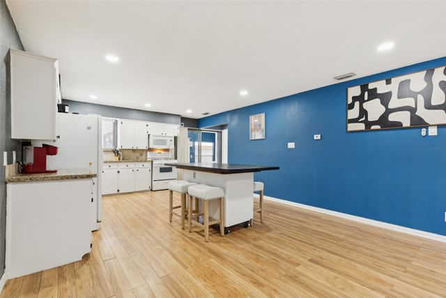 102 Woodland Drive, Highland Village, TX 75077