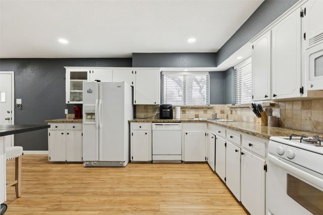 102 Woodland Drive, Highland Village, TX 75077