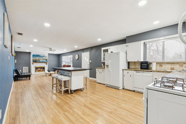 102 Woodland Drive, Highland Village, TX 75077