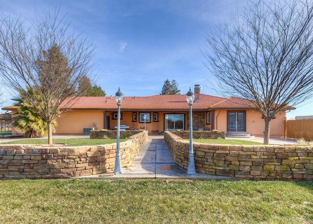 2399 Holcomb Ave, Yuba City, CA 95993