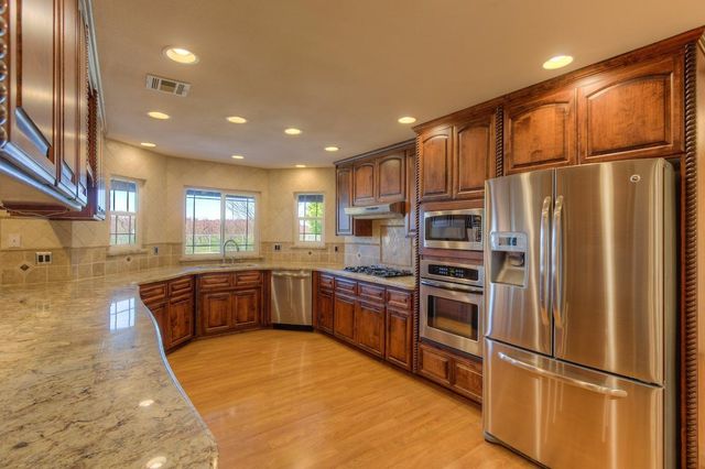 2399 Holcomb Ave, Yuba City, CA 95993