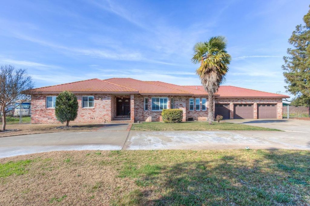 2399 Holcomb Ave, Yuba City, CA 95993