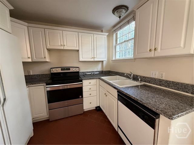 415 Price Street E, Savannah, GA 31401