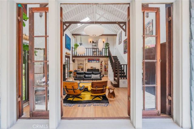 9861 Easton Drive, Los Angeles, CA 90210