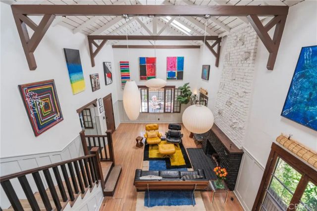 9861 Easton Drive, Los Angeles, CA 90210