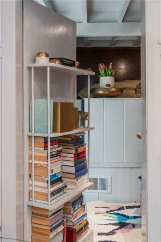 9861 Easton Drive, Los Angeles, CA 90210