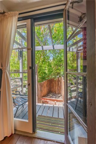 9861 Easton Drive, Los Angeles, CA 90210