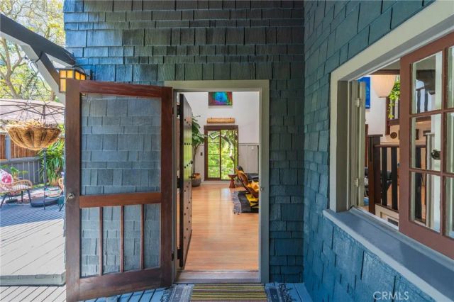 9861 Easton Drive, Los Angeles, CA 90210