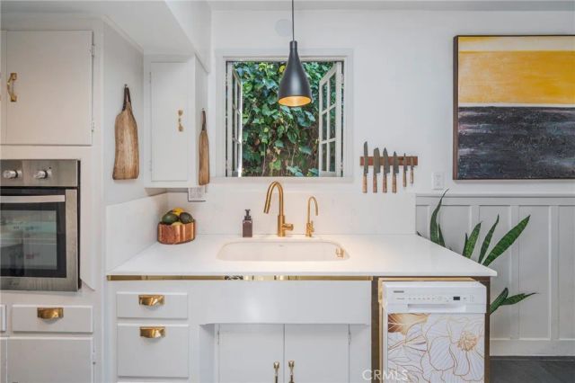 9861 Easton Drive, Los Angeles, CA 90210