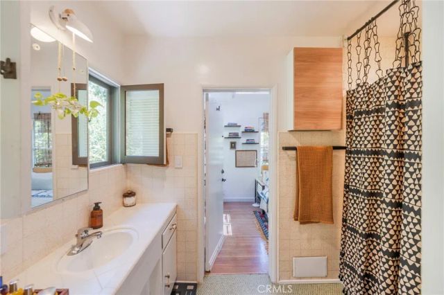 9861 Easton Drive, Los Angeles, CA 90210