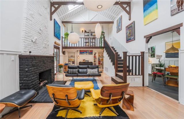 9861 Easton Drive, Los Angeles, CA 90210