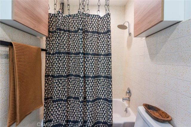 9861 Easton Drive, Los Angeles, CA 90210