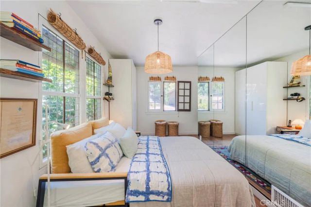 9861 Easton Drive, Los Angeles, CA 90210