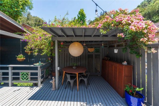 9861 Easton Drive, Los Angeles, CA 90210