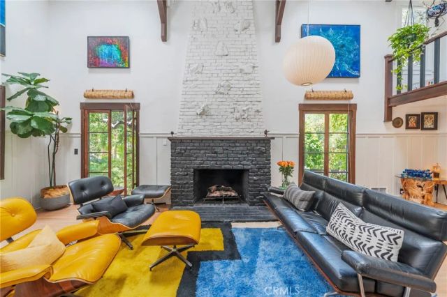 9861 Easton Drive, Los Angeles, CA 90210