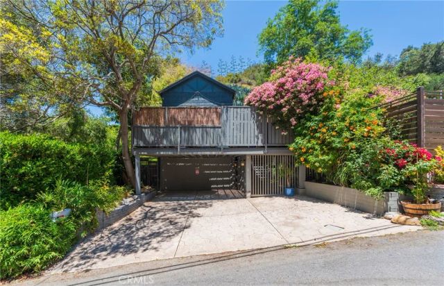 9861 Easton Drive, Los Angeles, CA 90210