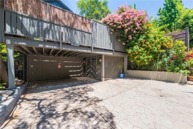 9861 Easton Drive, Los Angeles, CA 90210
