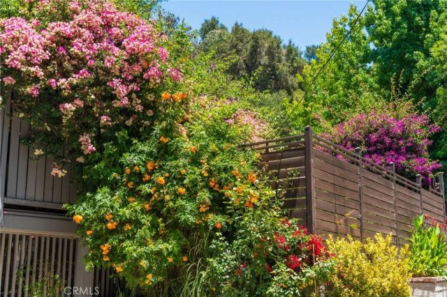 9861 Easton Drive, Los Angeles, CA 90210