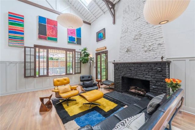 9861 Easton Drive, Los Angeles, CA 90210
