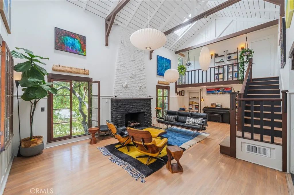 9861 Easton Drive, Los Angeles, CA 90210