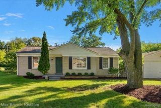 2600 Candlewick Drive, Orion Charter Township, MI 48359