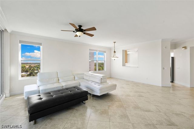 420 Cove Tower DR 804, Naples, FL 34110
