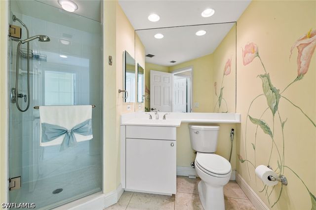 420 Cove Tower DR 804, Naples, FL 34110
