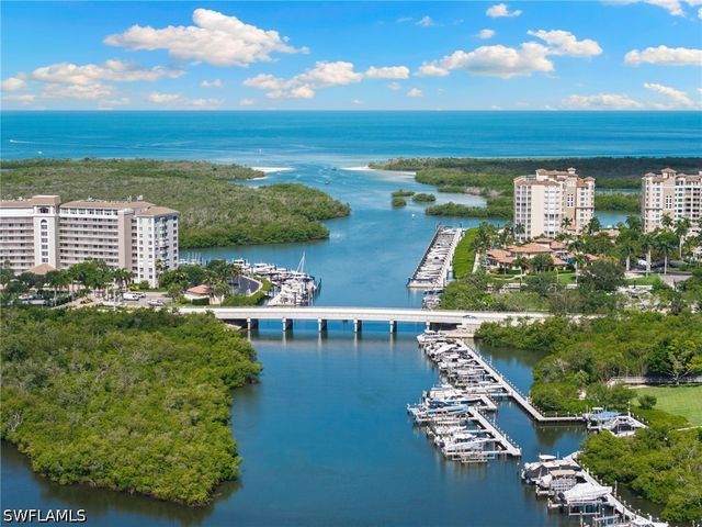 420 Cove Tower DR 804, Naples, FL 34110
