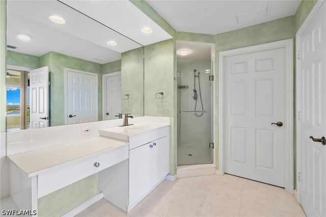 420 Cove Tower DR 804, Naples, FL 34110