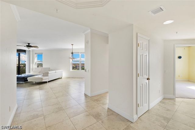 420 Cove Tower DR 804, Naples, FL 34110