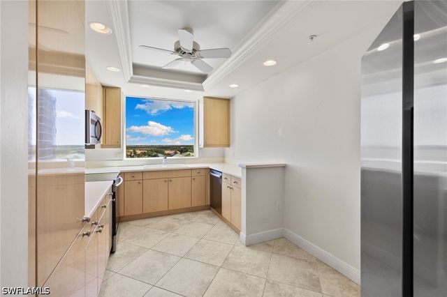 420 Cove Tower DR 804, Naples, FL 34110
