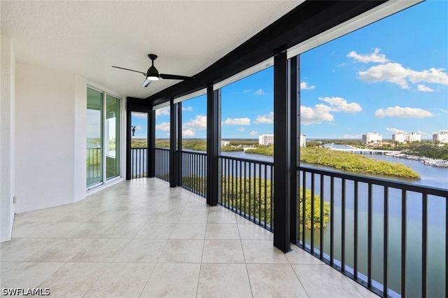 420 Cove Tower DR 804, Naples, FL 34110