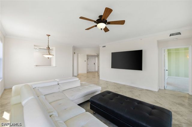 420 Cove Tower DR 804, Naples, FL 34110
