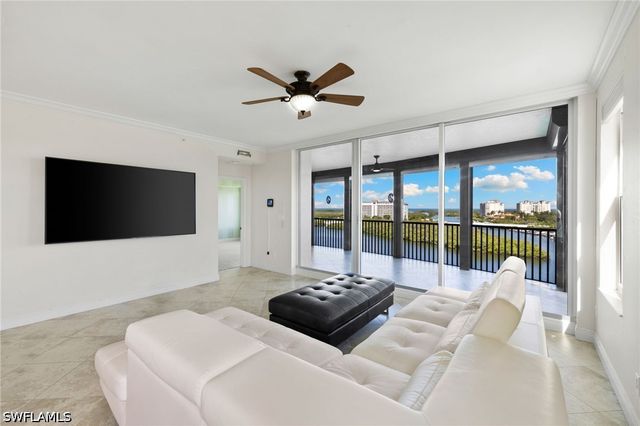 420 Cove Tower DR 804, Naples, FL 34110