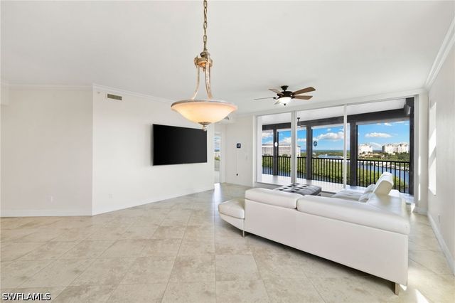420 Cove Tower DR 804, Naples, FL 34110