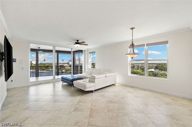 420 Cove Tower DR 804, Naples, FL 34110
