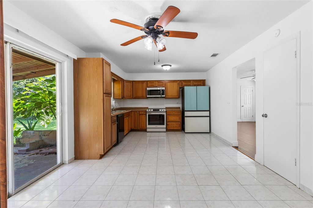 Image 11 of property listing at 2230 NW 57TH TERRACE, Gainesville, FL 32605