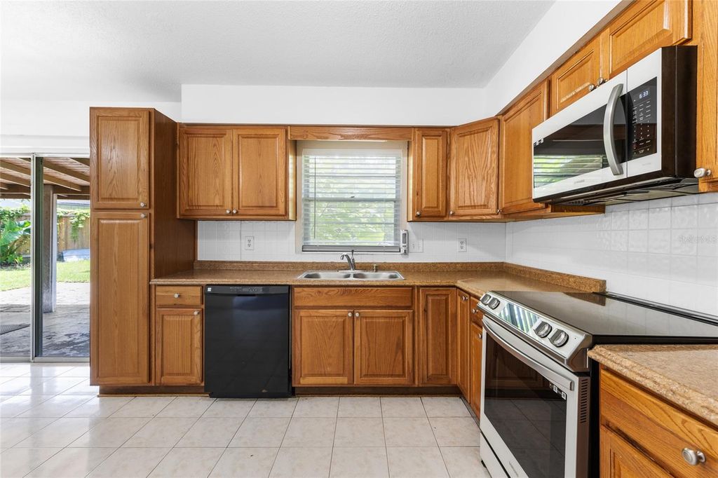 Image 13 of property listing at 2230 NW 57TH TERRACE, Gainesville, FL 32605