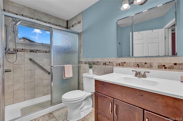 6 Norwalk Lane, Selden, NY 11784